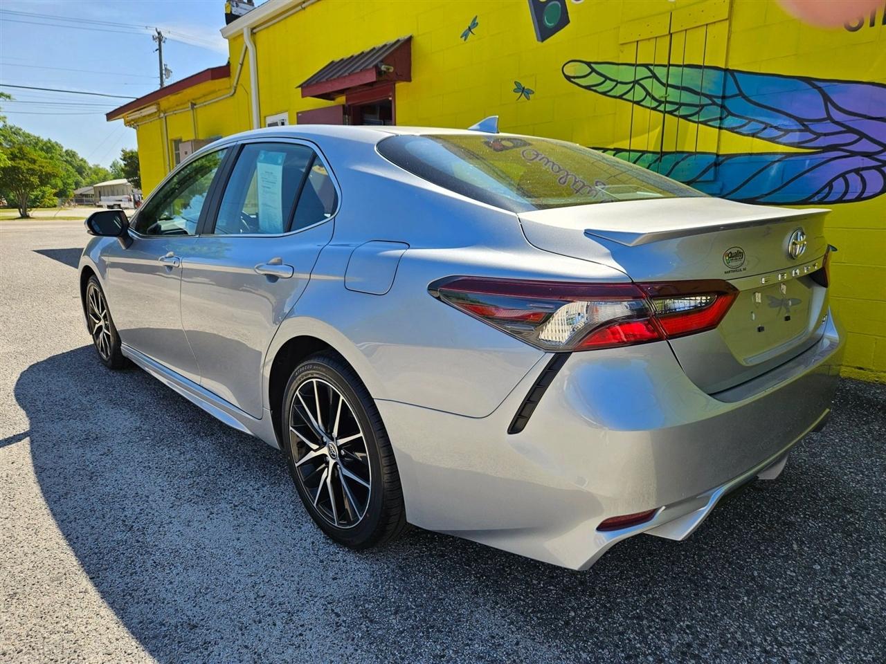 Toyota Camry Hybrid SE Nightshade CVT (Natl) 2023