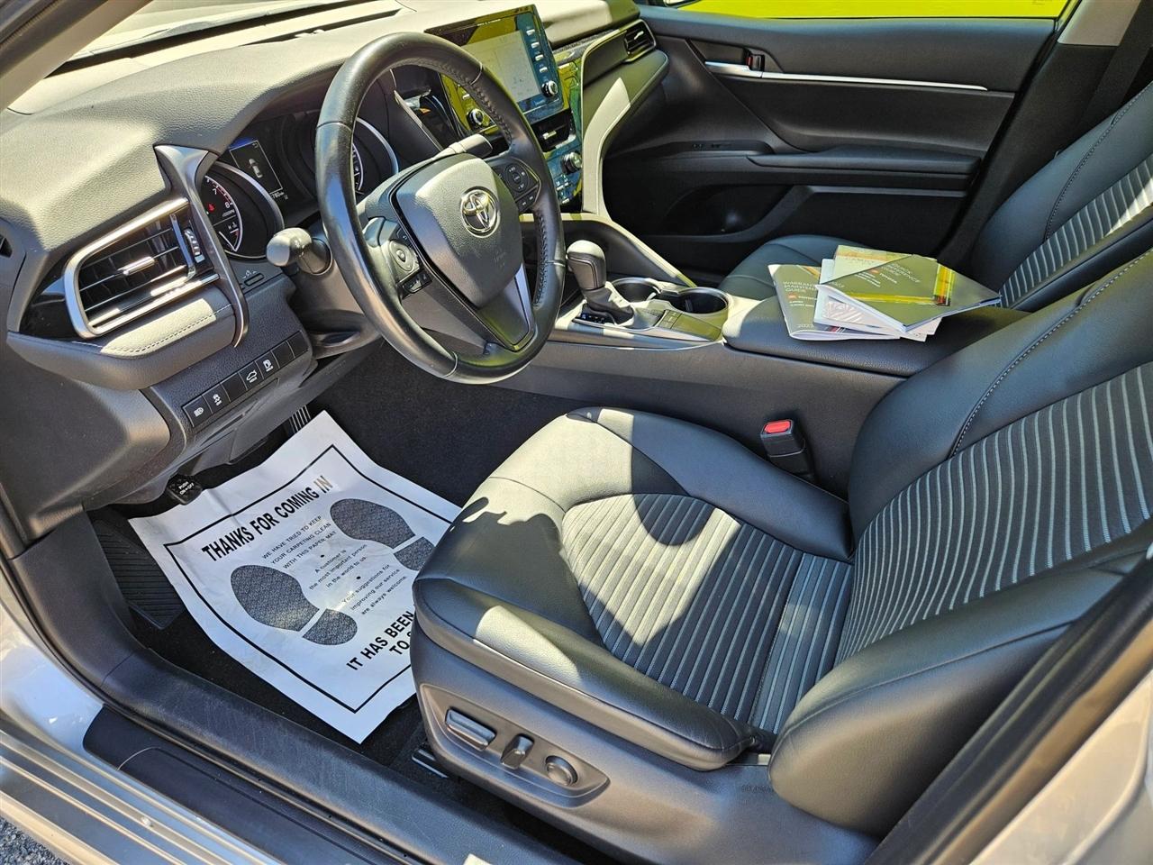 Toyota Camry Hybrid SE Nightshade CVT (Natl) 2023