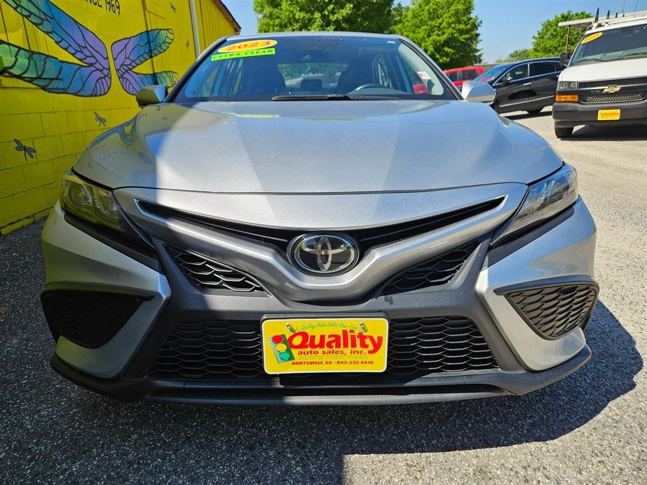Toyota Camry Hybrid SE Nightshade CVT (Natl) 2023
