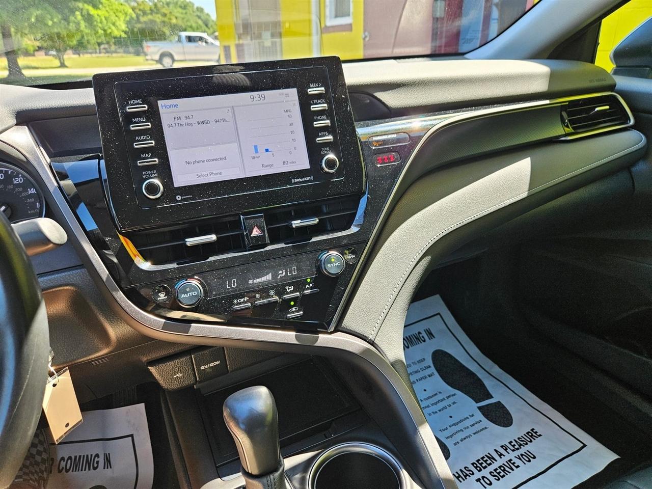 Toyota Camry Hybrid SE Nightshade CVT (Natl) 2023