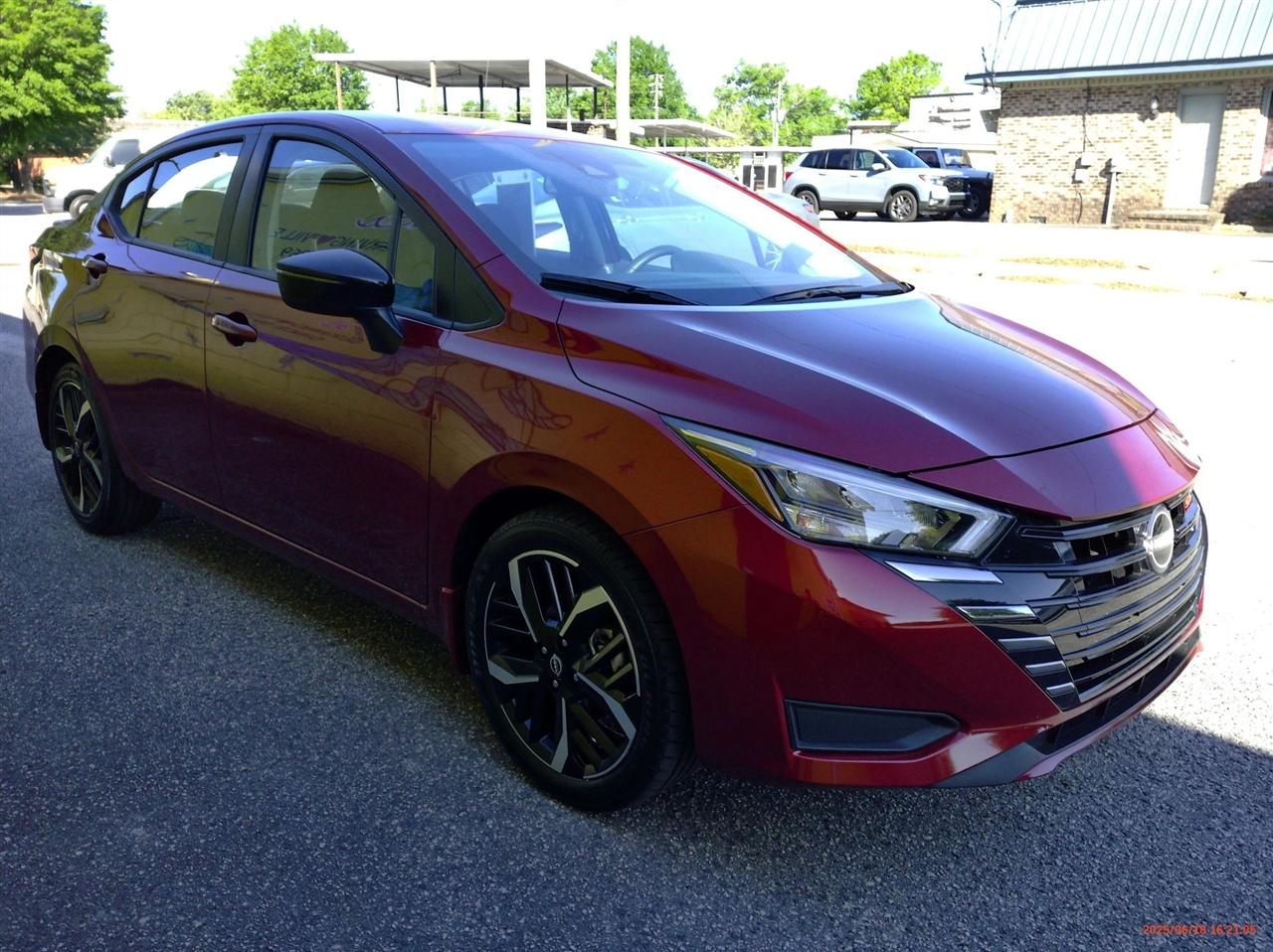 Nissan Versa SR CVT 2024