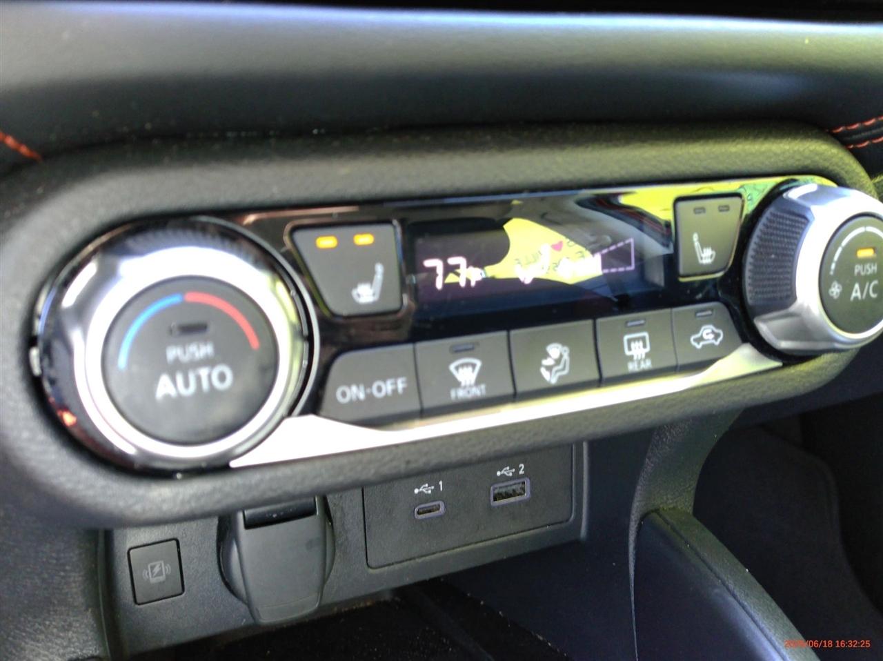 Nissan Versa SR CVT 2024