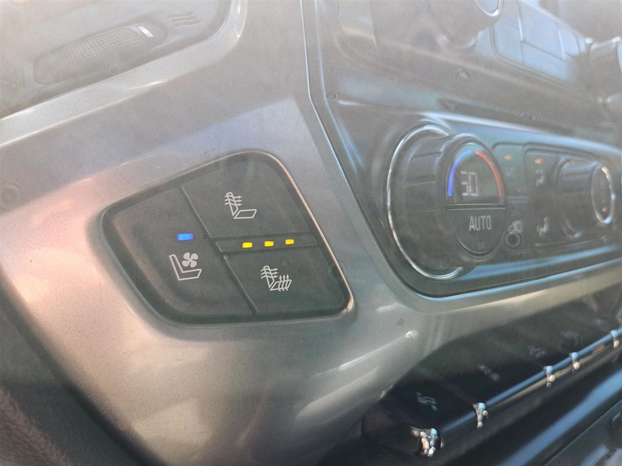 Chevrolet Silverado 1500 2WD Double Cab 143.5" LTZ w/1LZ 2017