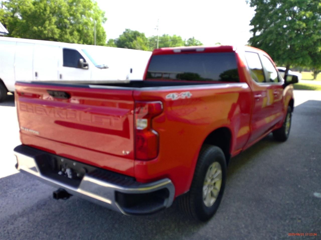 Chevrolet Silverado 1500 4WD Crew Cab 157" LT 2023