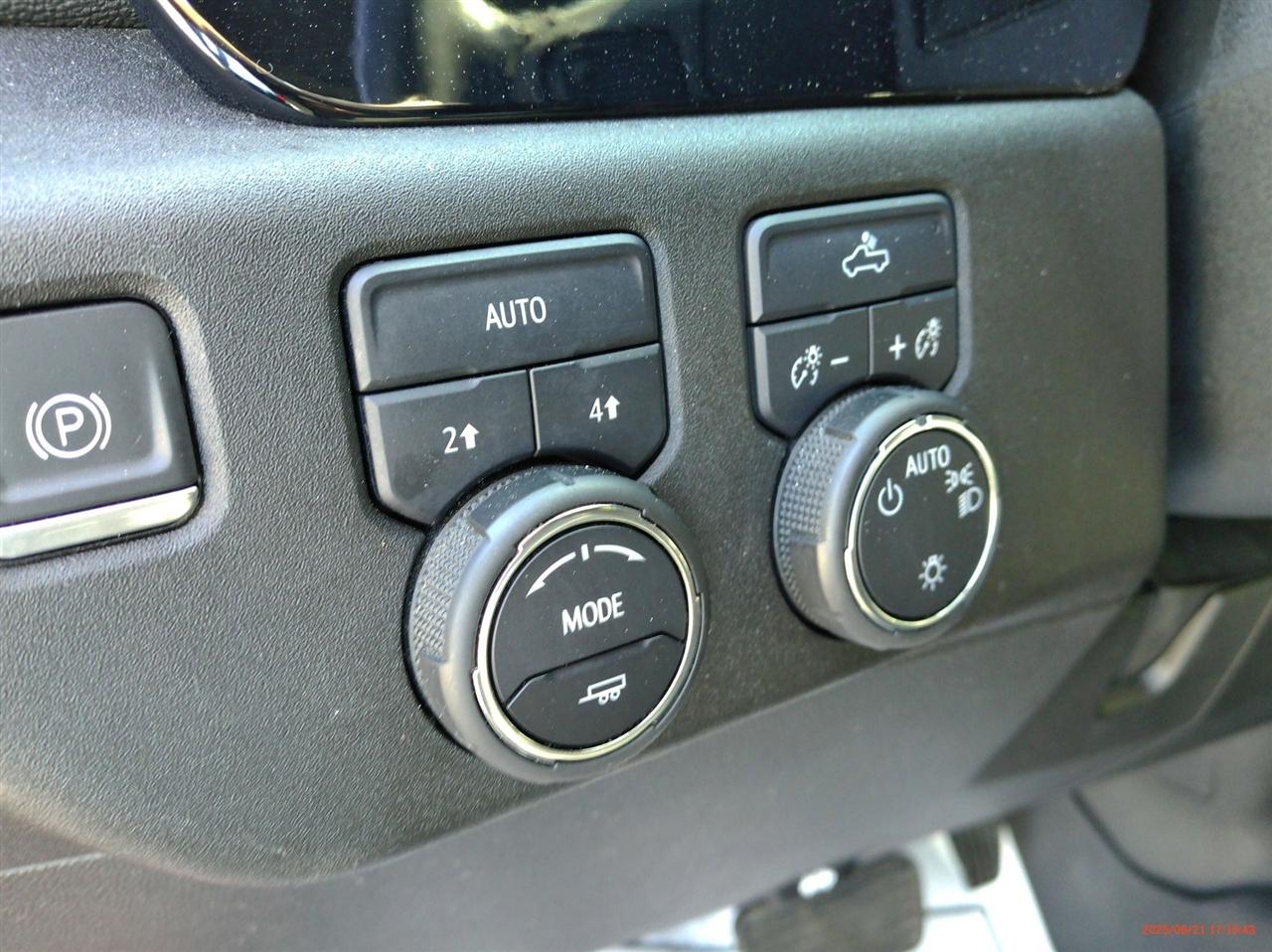 Chevrolet Silverado 1500 4WD Crew Cab 157" LT 2023