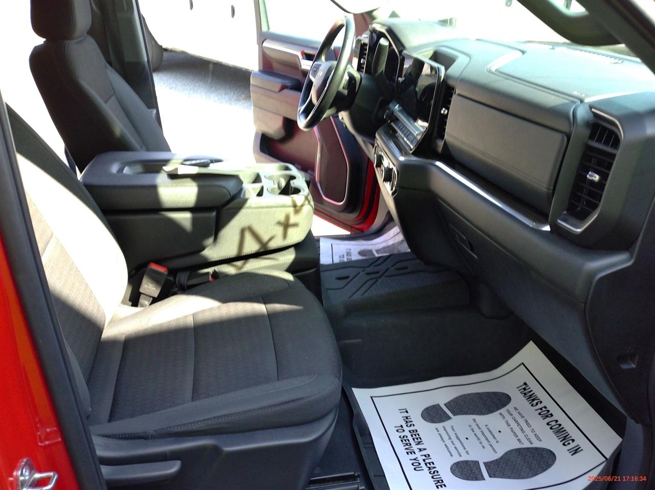 Chevrolet Silverado 1500 4WD Crew Cab 157" LT 2023