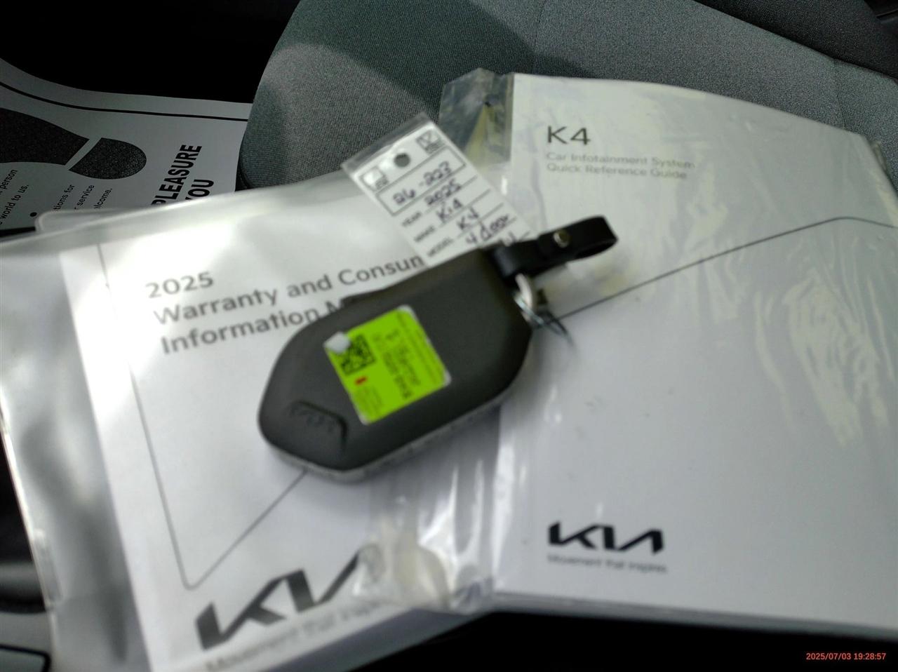 Kia K4 LXS FWD 2025
