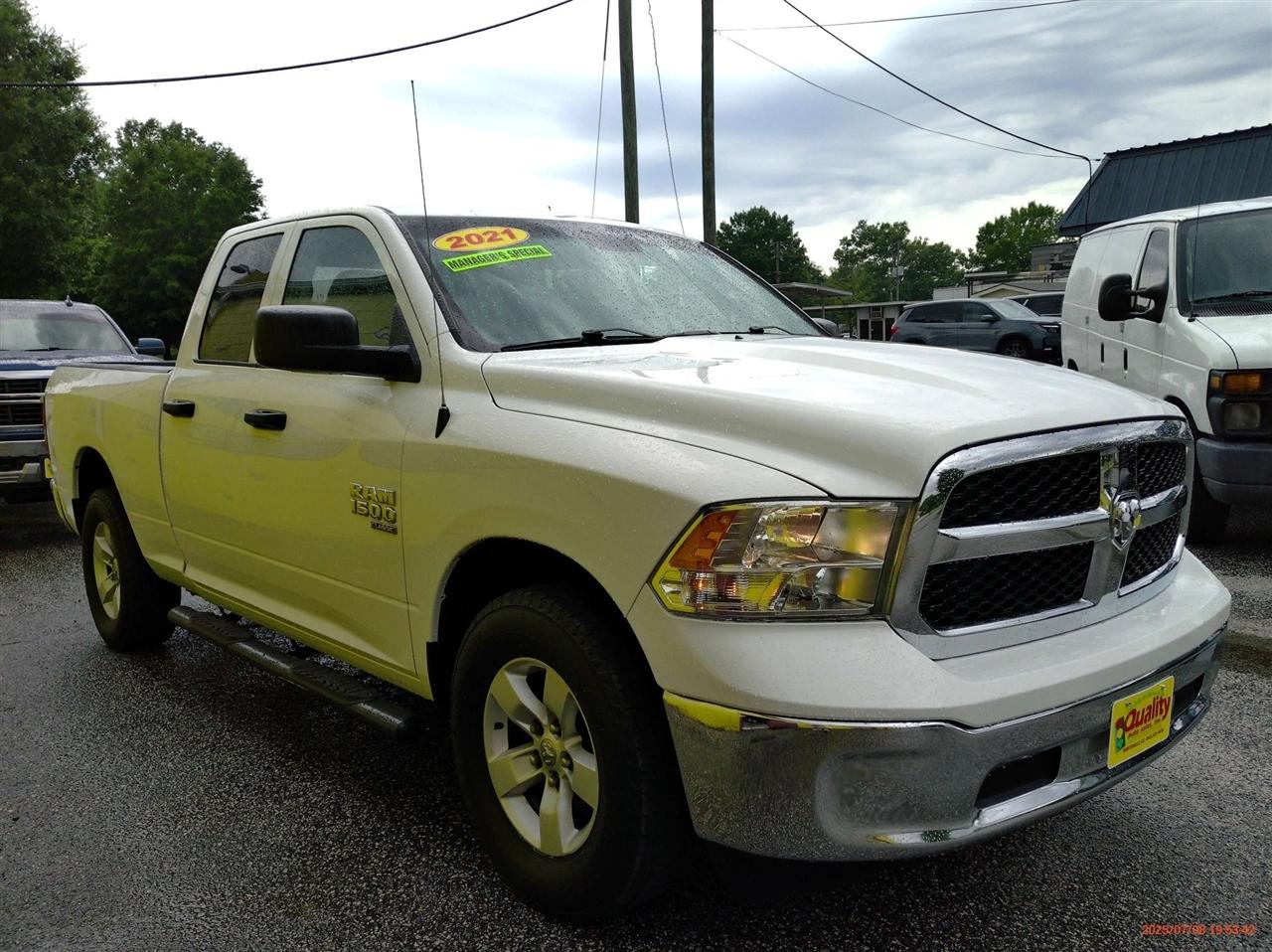 RAM 1500 Classic Tradesman 4x2 Quad Cab 6'4" Box 2021