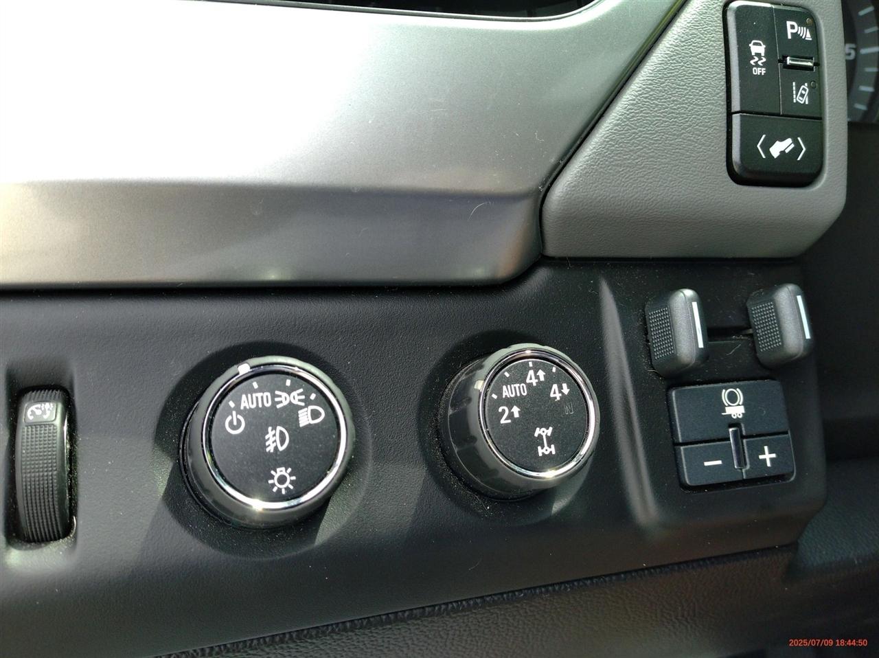 Chevrolet Tahoe 4WD 4dr LT 2015