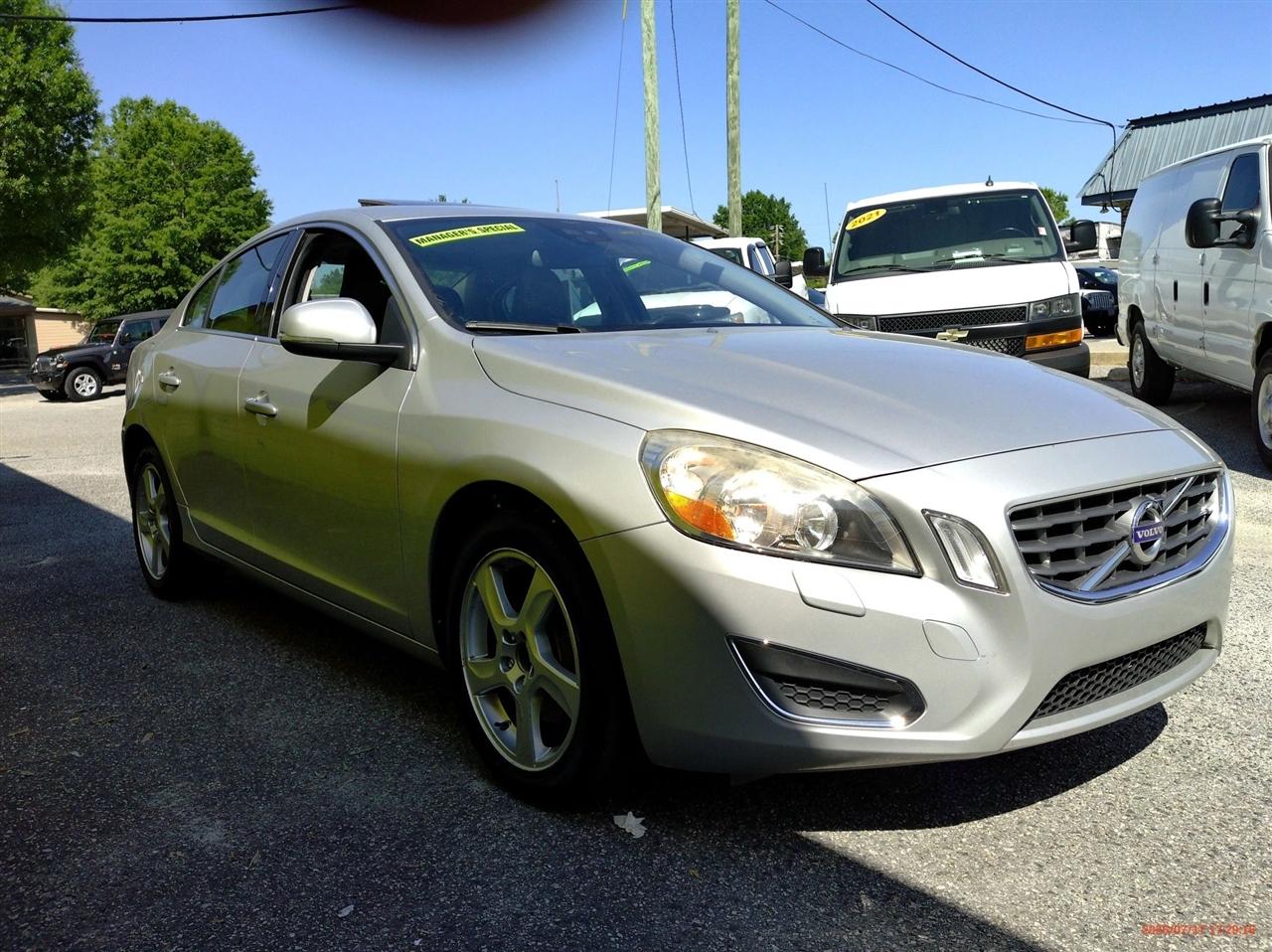 Volvo S60 FWD 4dr Sdn T5 2012