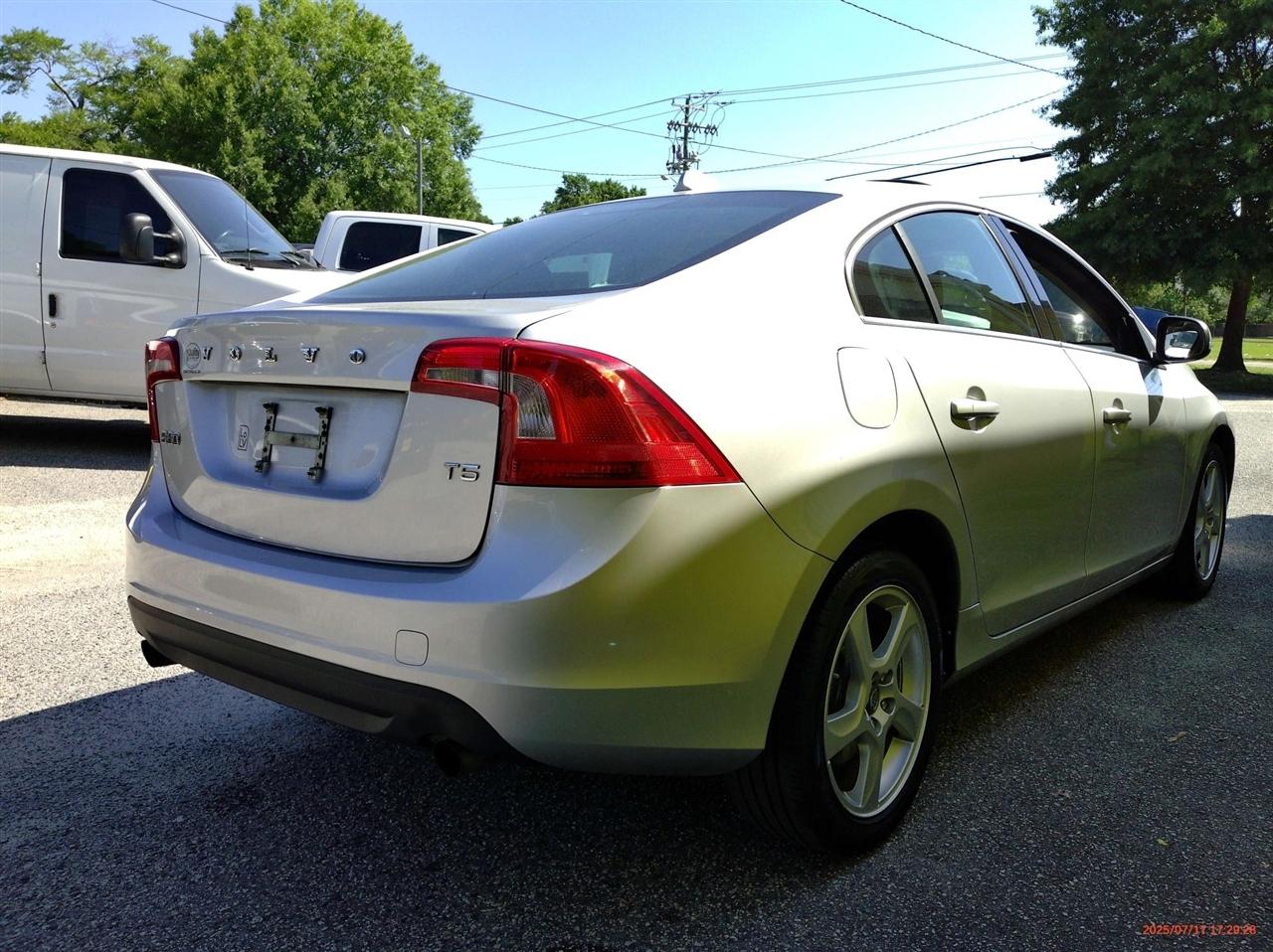 Volvo S60 FWD 4dr Sdn T5 2012