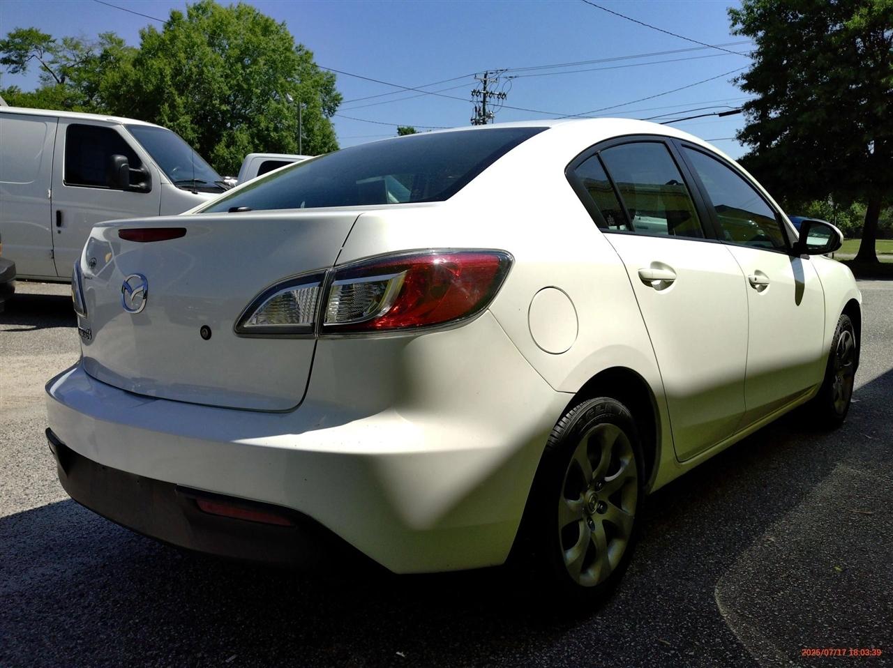 Mazda MAZDA3 4dr Sdn Auto i Sport 2011
