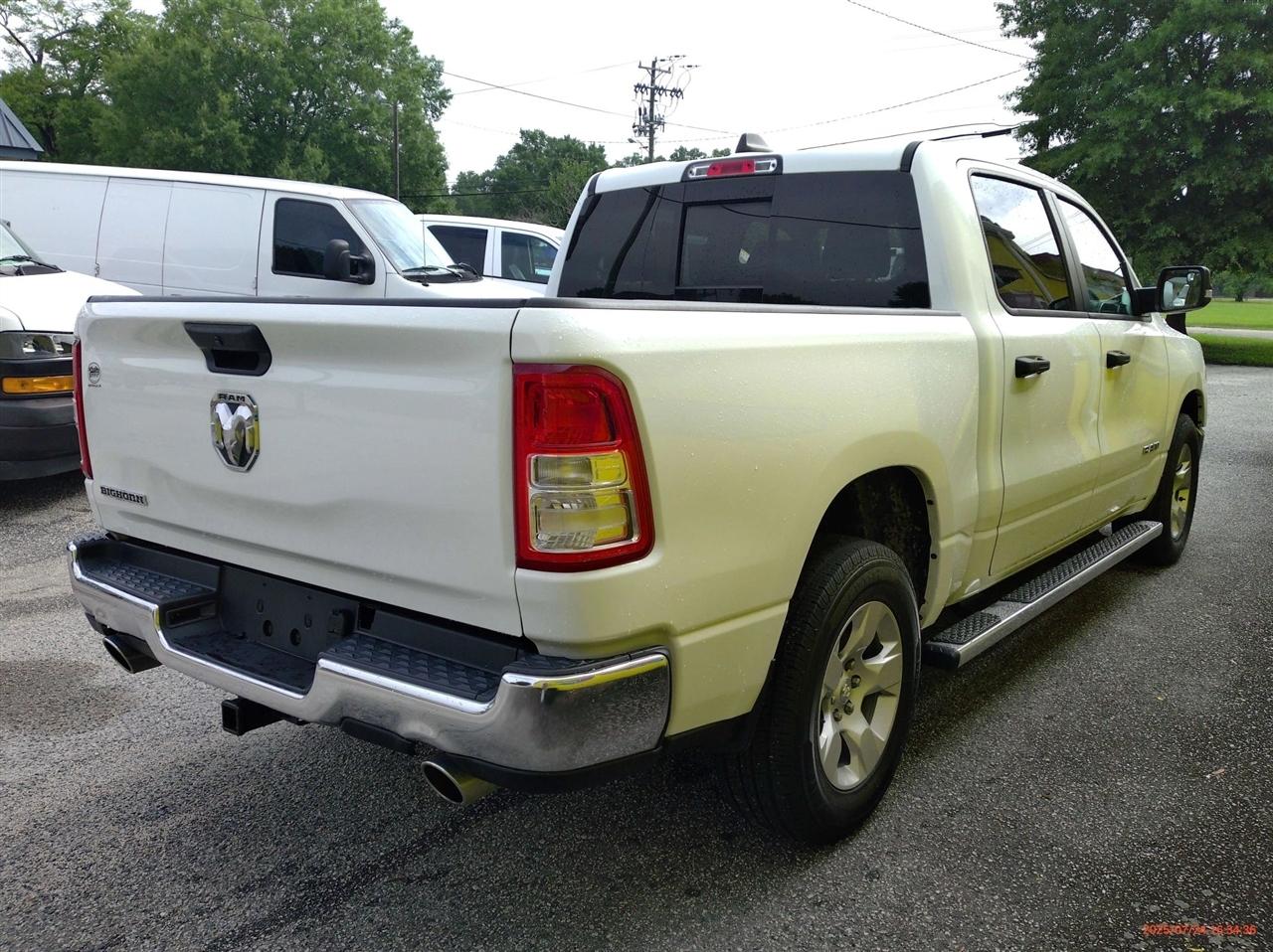 RAM 1500 Big Horn 4x2 Crew Cab 5'7" Box 2023