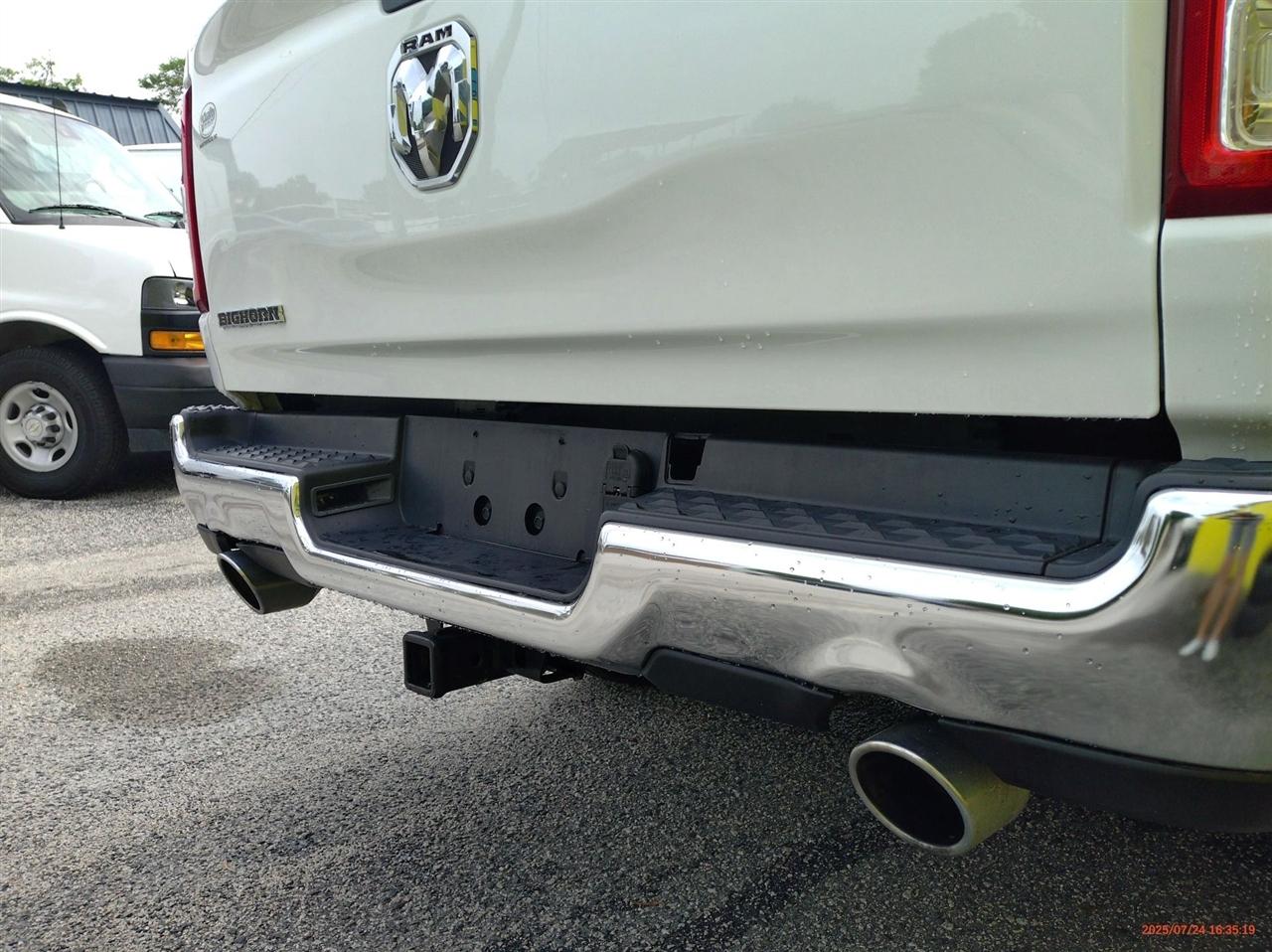RAM 1500 Big Horn 4x2 Crew Cab 5'7" Box 2023