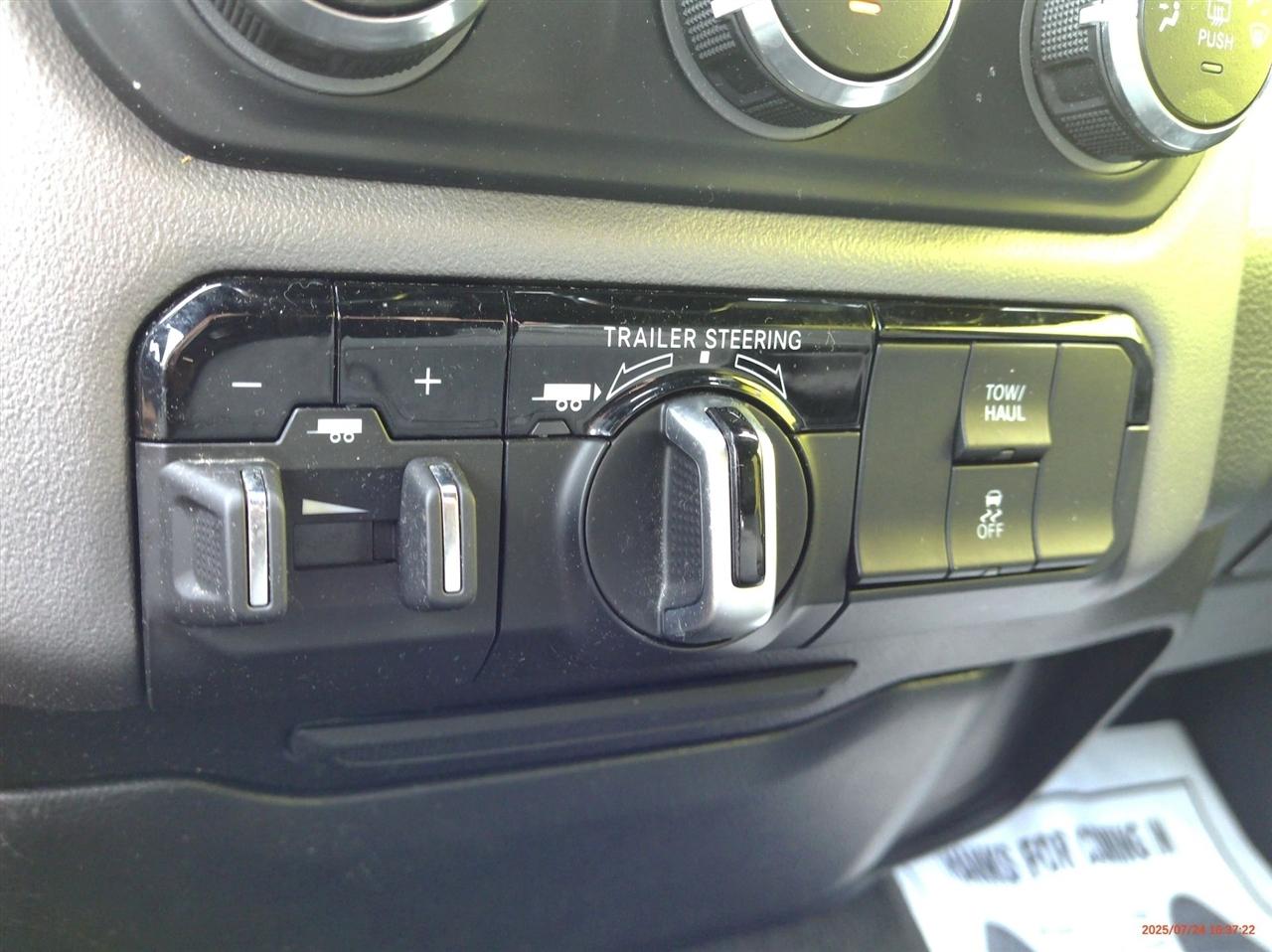 RAM 1500 Big Horn 4x2 Crew Cab 5'7" Box 2023