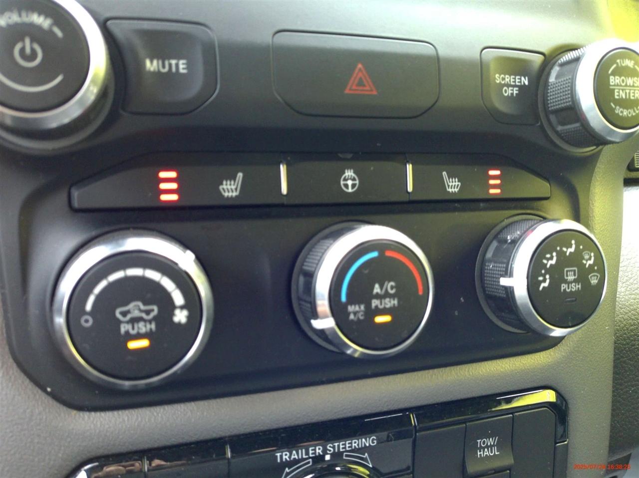 RAM 1500 Big Horn 4x2 Crew Cab 5'7" Box 2023
