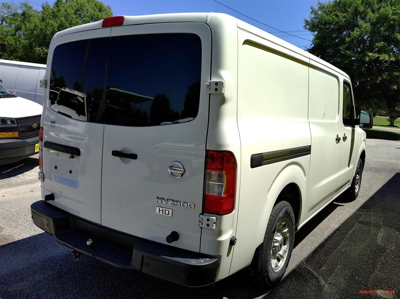 Nissan NV Standard Roof 2500 V6 SV 2015