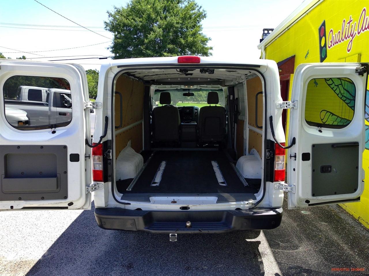 Nissan NV Standard Roof 2500 V6 SV 2015