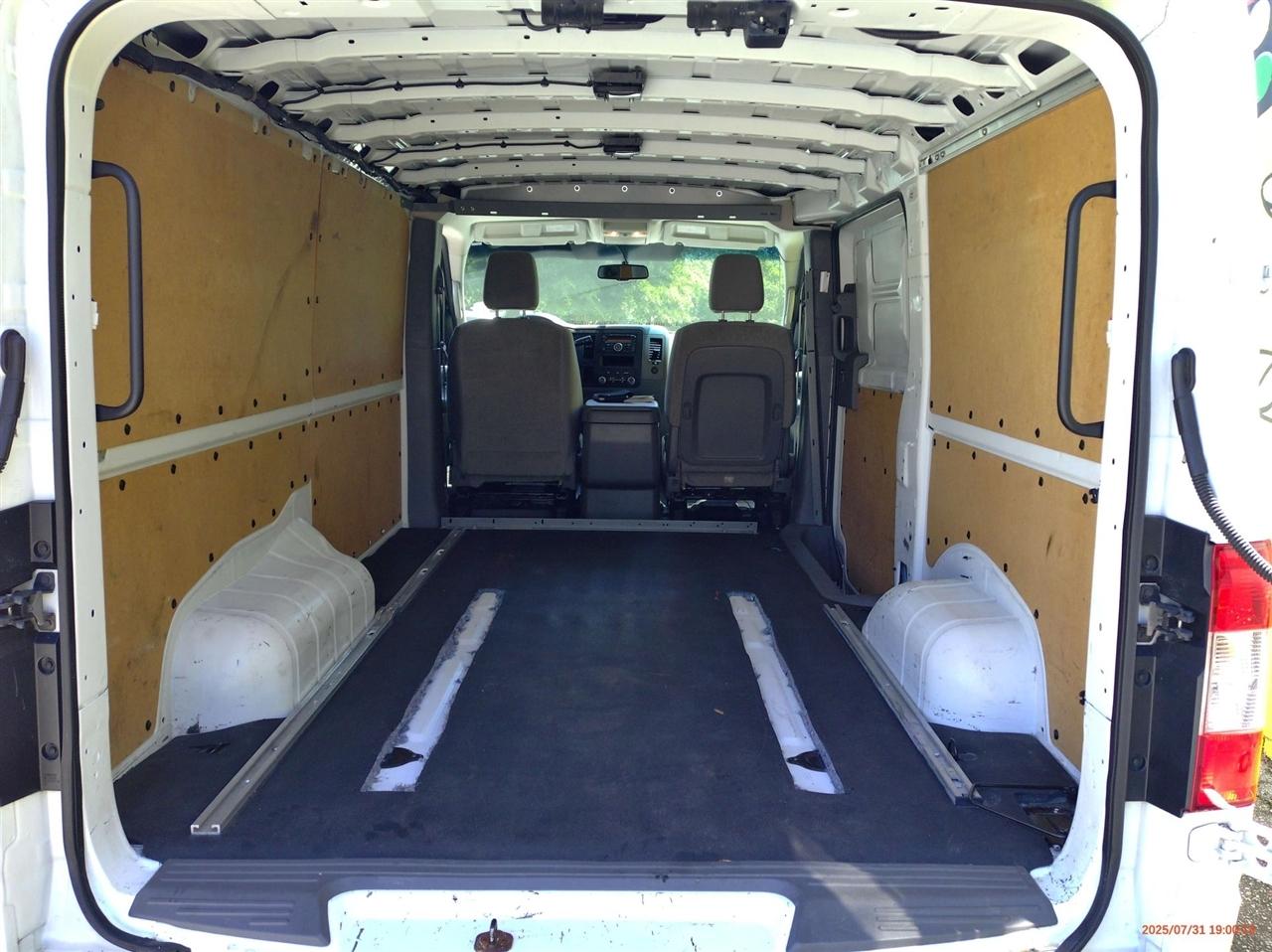 Nissan NV Standard Roof 2500 V6 SV 2015