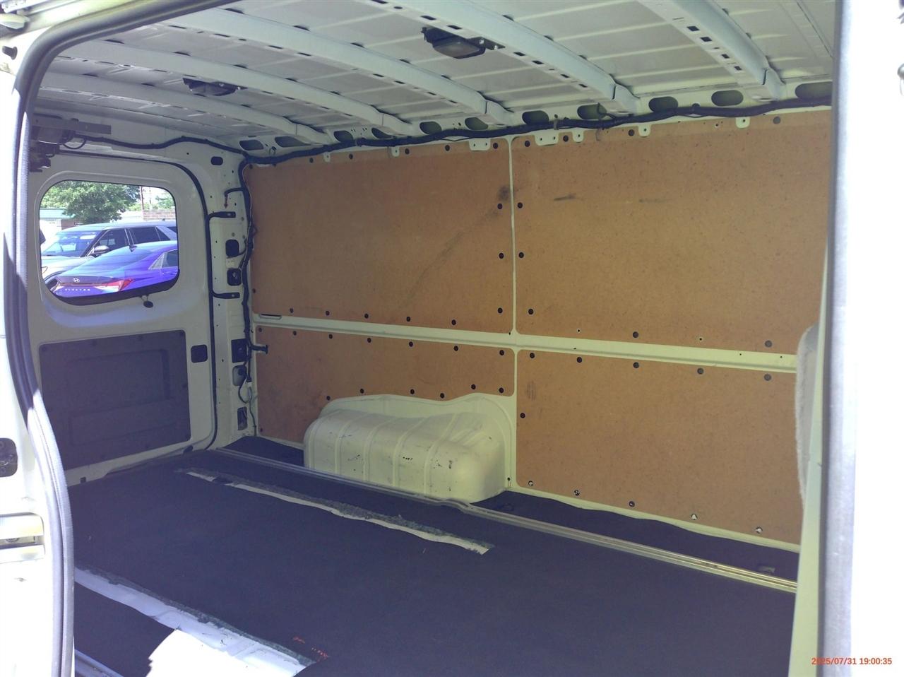 Nissan NV Standard Roof 2500 V6 SV 2015