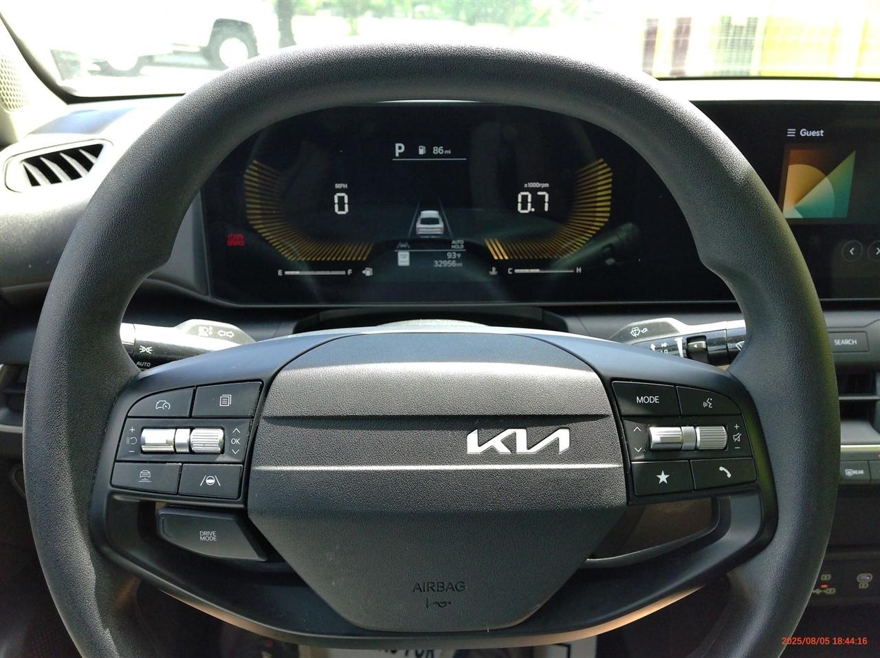 Kia K4 LXS FWD 2025