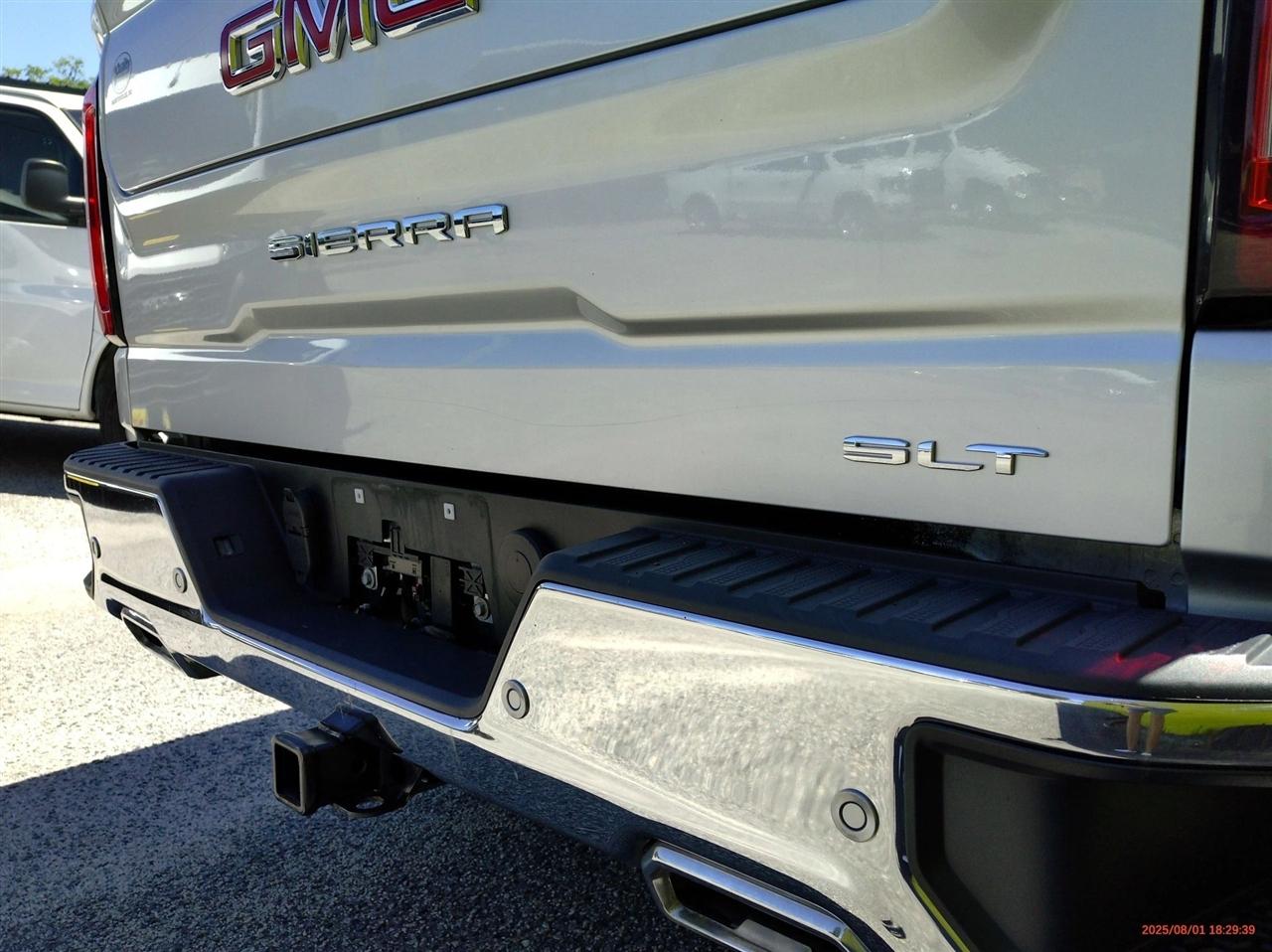 GMC Sierra 1500 4WD Crew Cab 157" SLT 2021