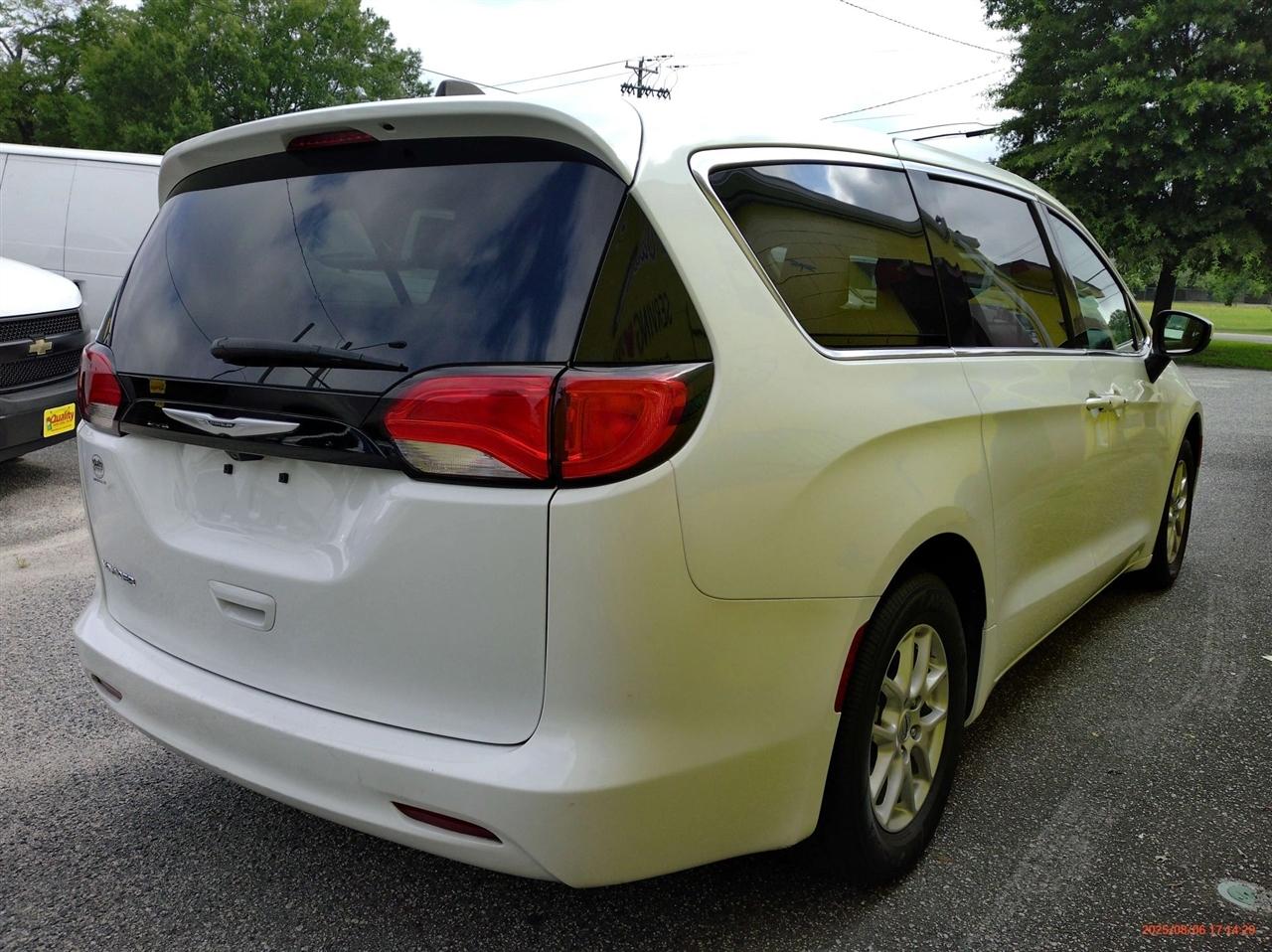 Chrysler Voyager LX FWD 2023