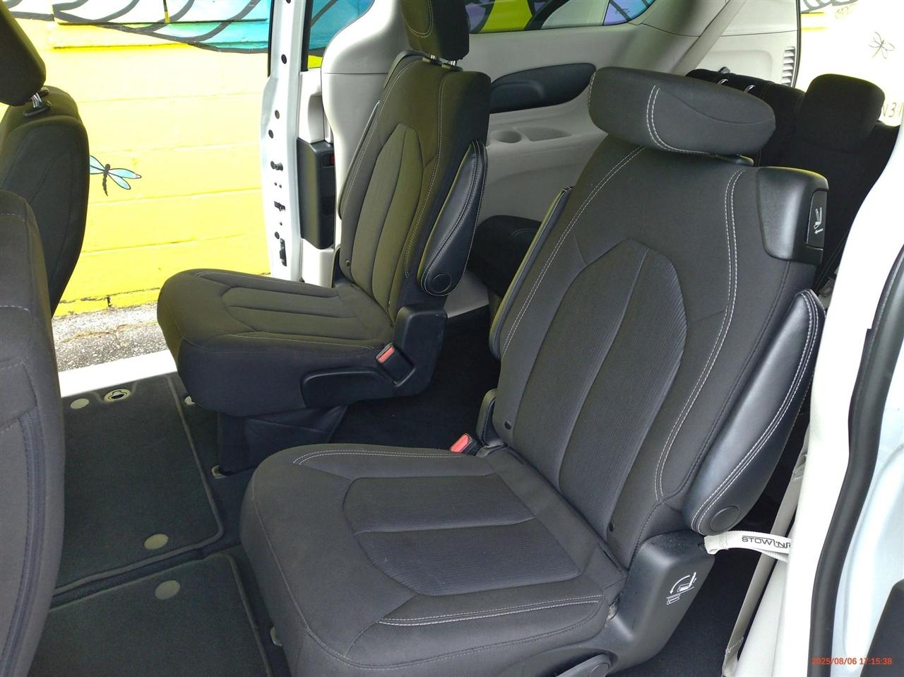 Chrysler Voyager LX FWD 2023