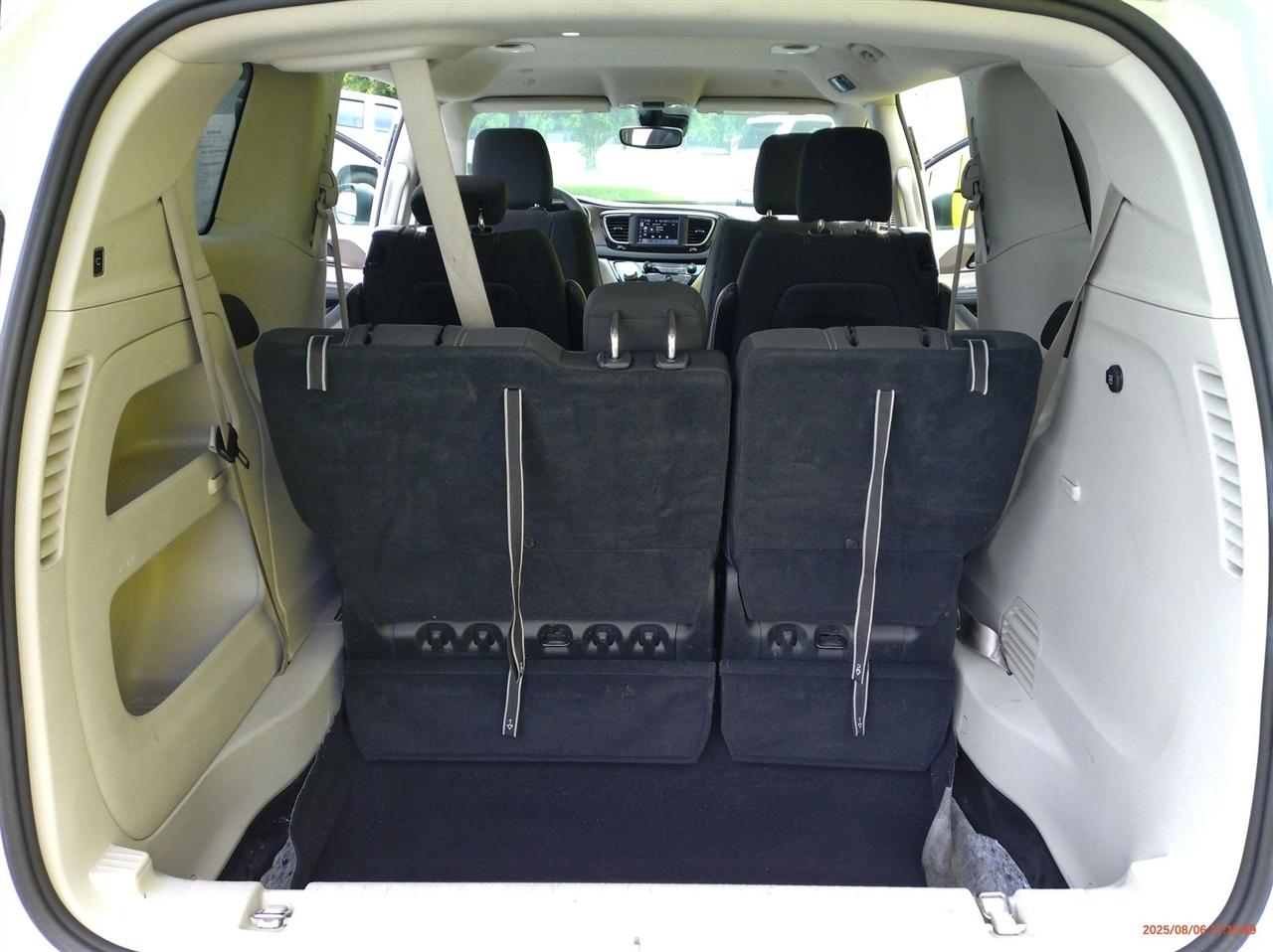 Chrysler Voyager LX FWD 2023