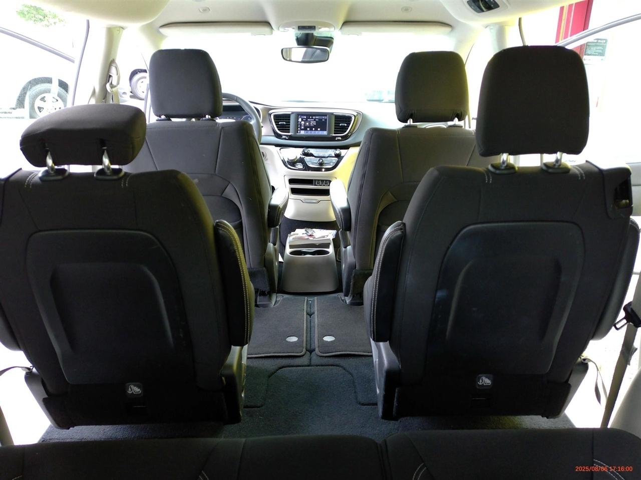 Chrysler Voyager LX FWD 2023