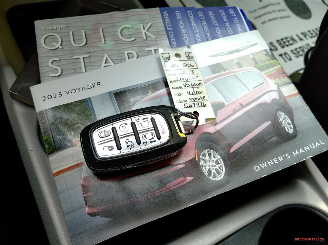 Chrysler Voyager LX FWD 2023