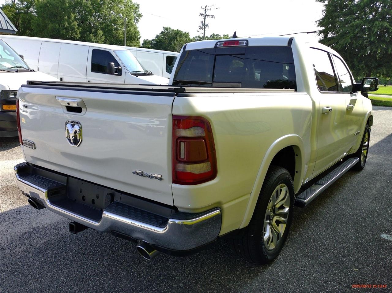 RAM 1500 Longhorn 4x4 Crew Cab 5'7" Box 2021