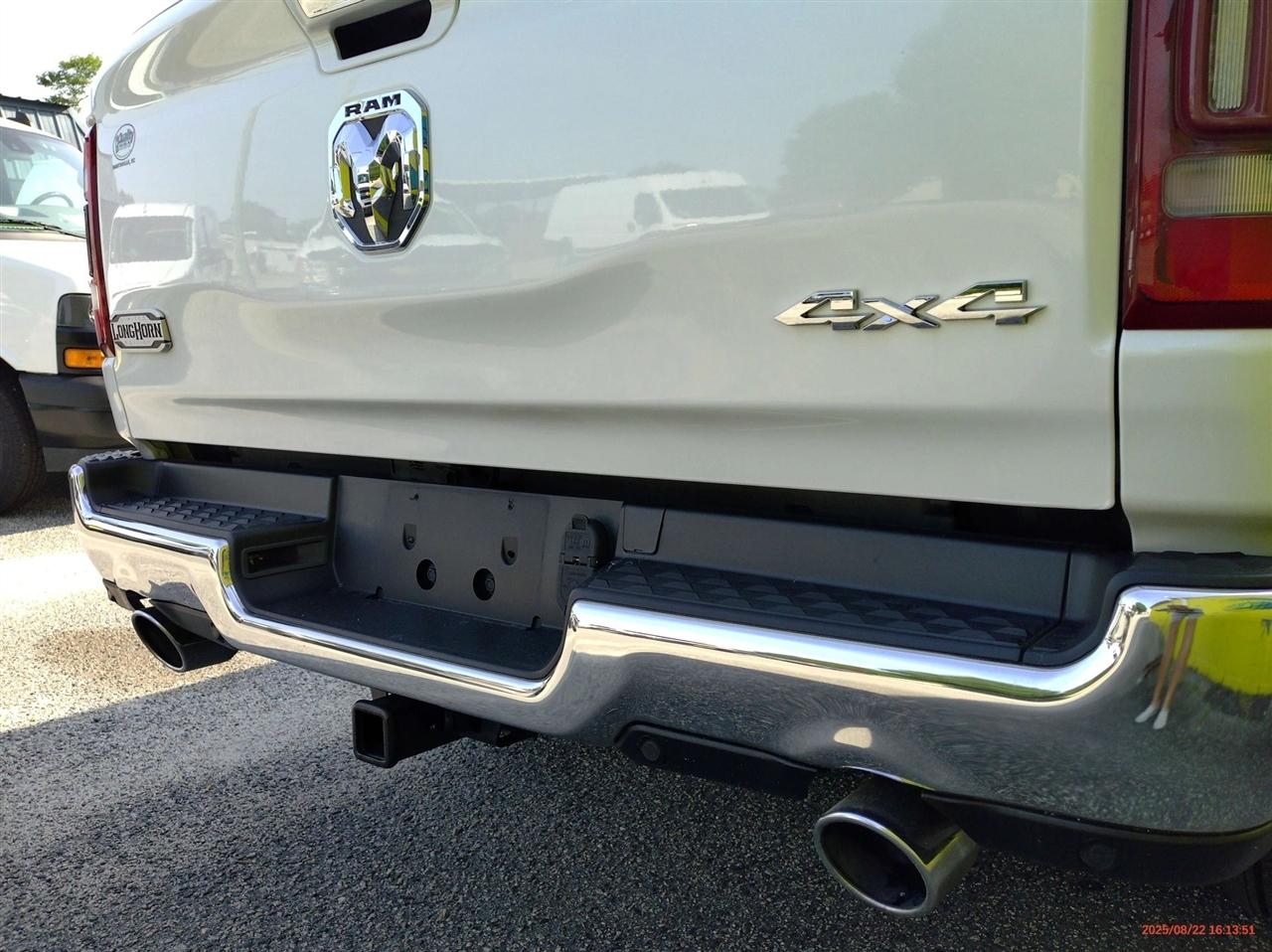 RAM 1500 Longhorn 4x4 Crew Cab 5'7" Box 2021