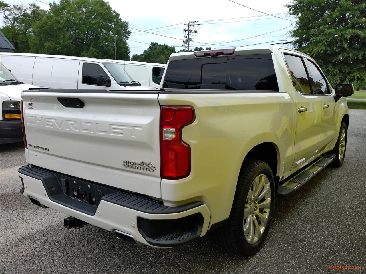 Chevrolet Silverado 1500 4WD Crew Cab 147" High Country 2021