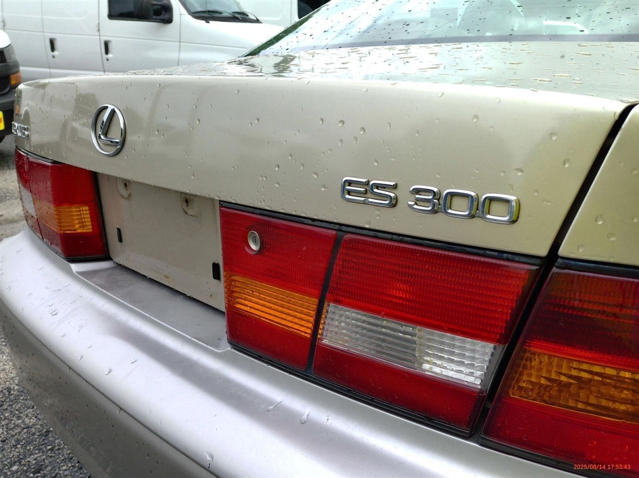 Lexus ES 300 Luxury Sport Sdn 4dr Sdn 1999