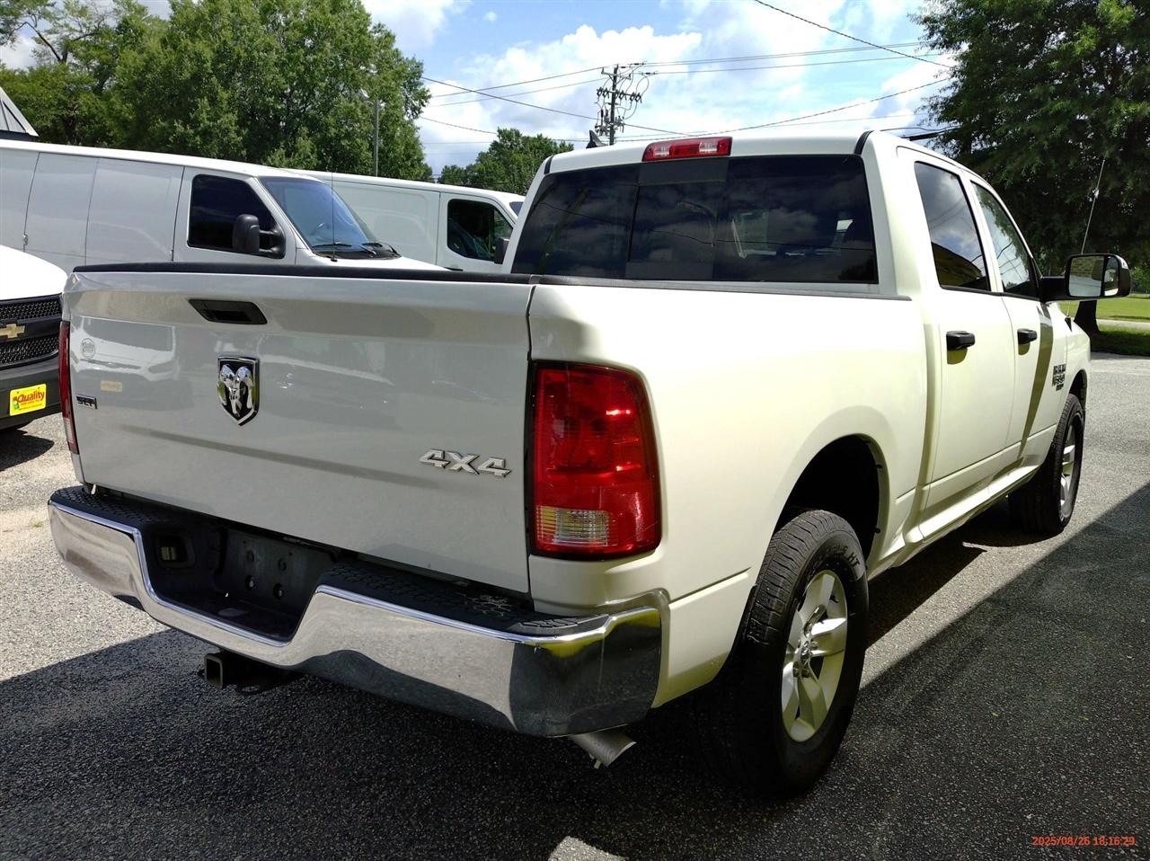 RAM 1500 Classic SLT 4x4 Crew Cab 5'7" Box 2023