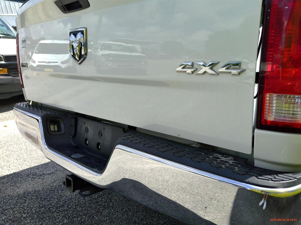 RAM 1500 Classic SLT 4x4 Crew Cab 5'7" Box 2023