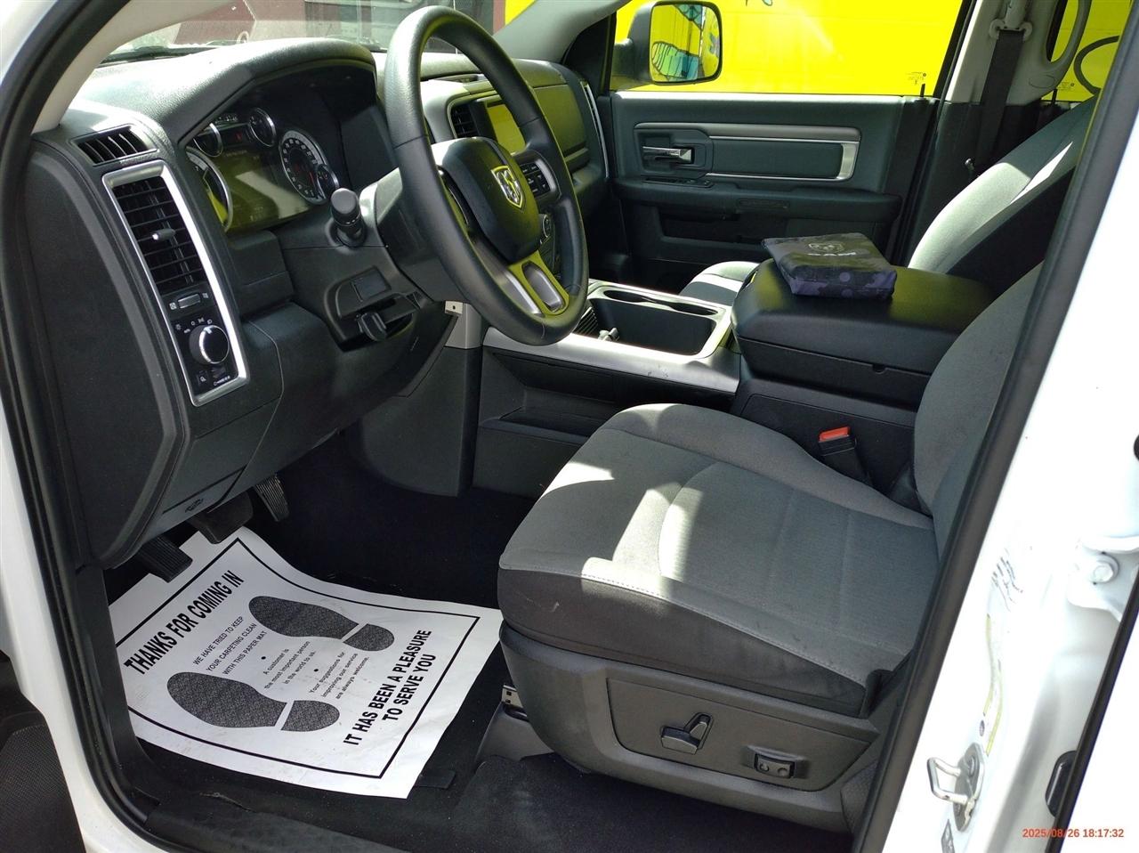 RAM 1500 Classic SLT 4x4 Crew Cab 5'7" Box 2023