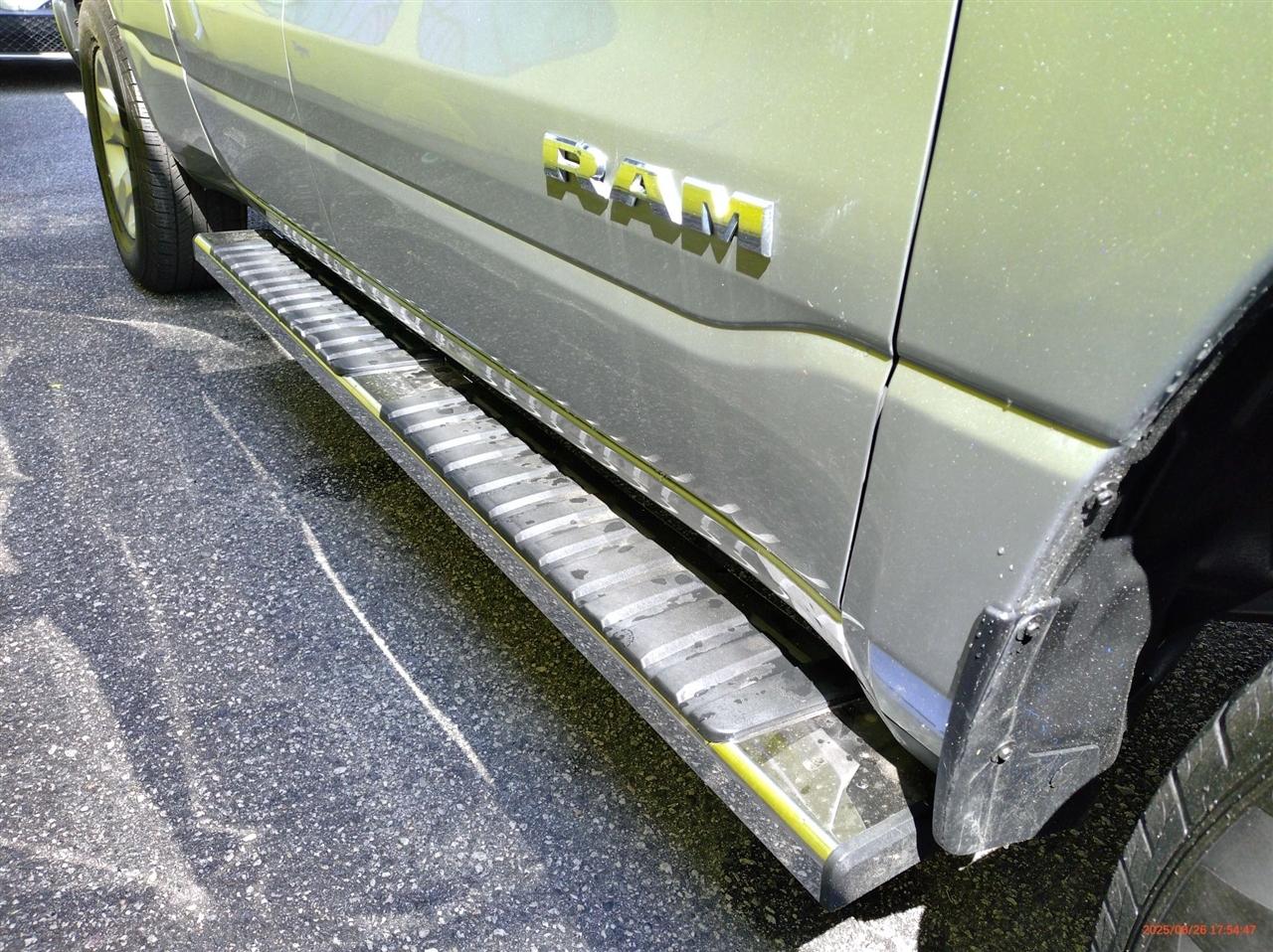 RAM 1500 Big Horn 4x2 Quad Cab 6'4" Box 2022