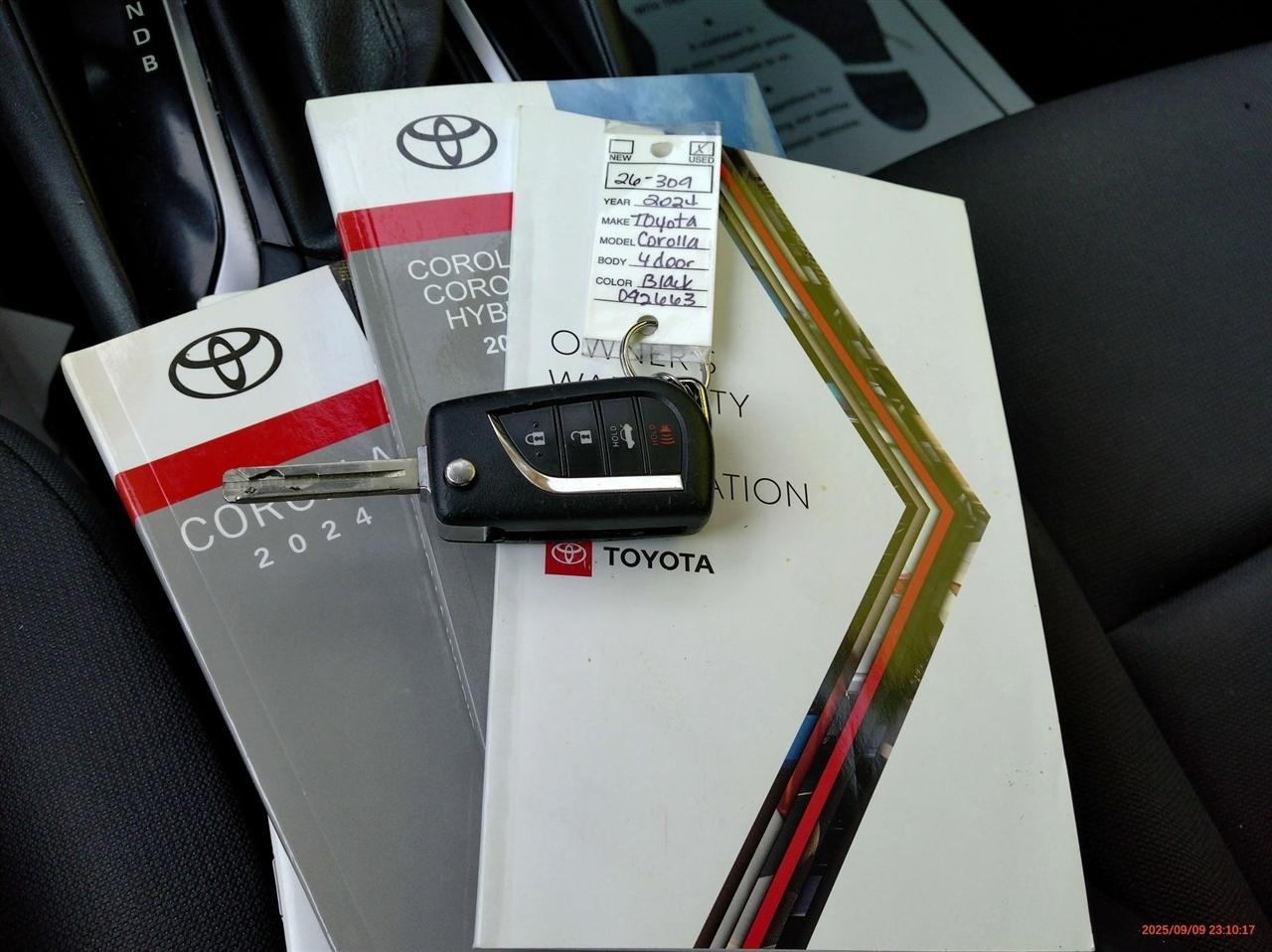 Toyota Corolla LE CVT (Natl) 2024