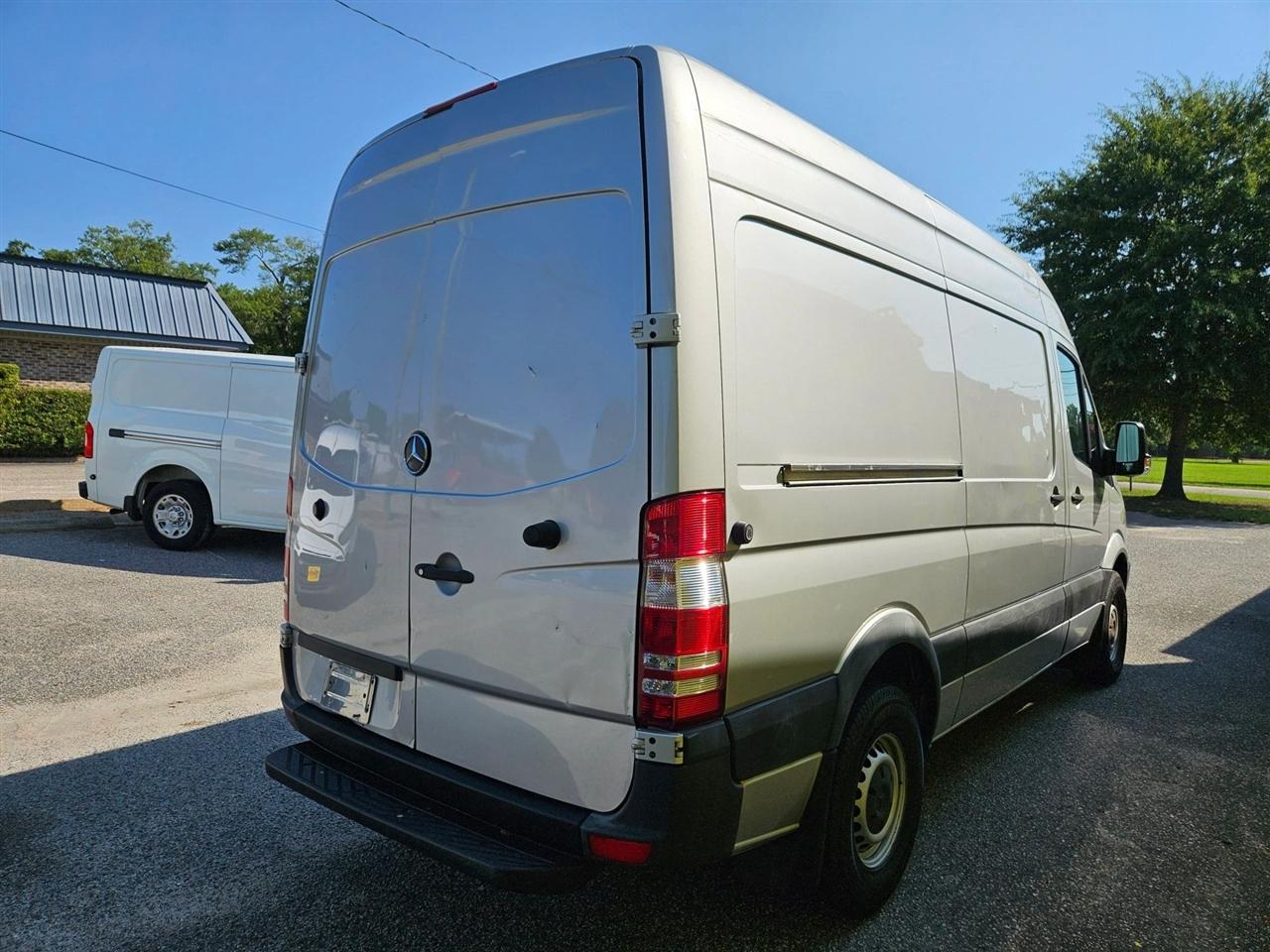 Mercedes-Benz Sprinter Cargo Vans RWD 2500 144" 2016