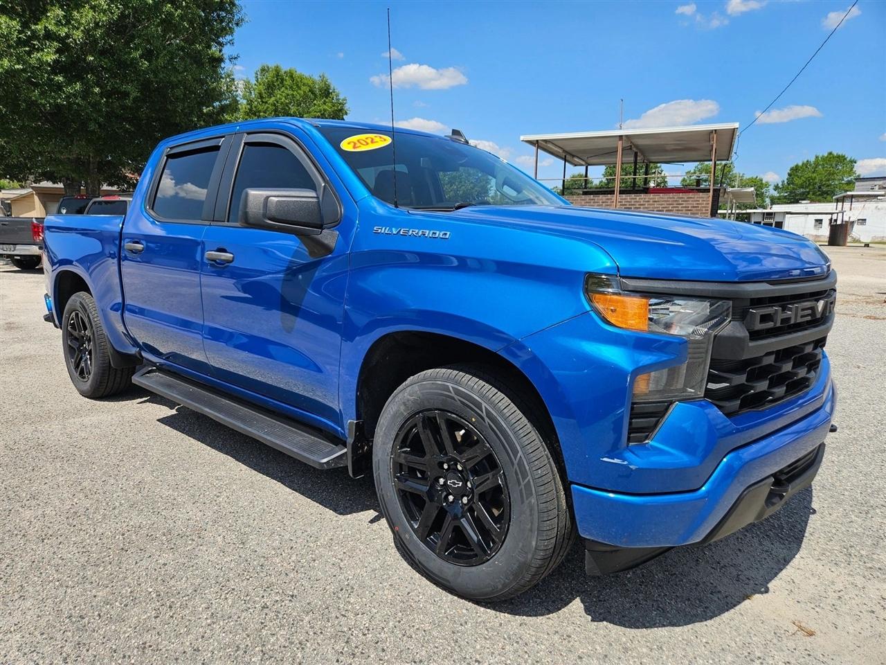 Chevrolet Silverado 1500 2WD Crew Cab 147" Custom 2023