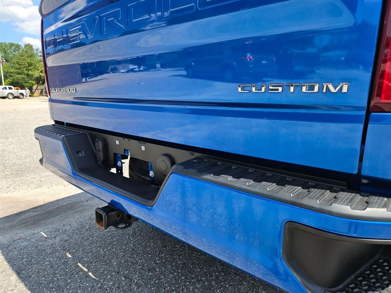 Chevrolet Silverado 1500 2WD Crew Cab 147" Custom 2023