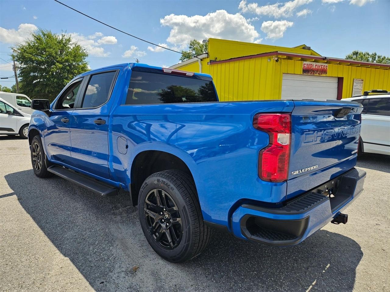 Chevrolet Silverado 1500 2WD Crew Cab 147" Custom 2023