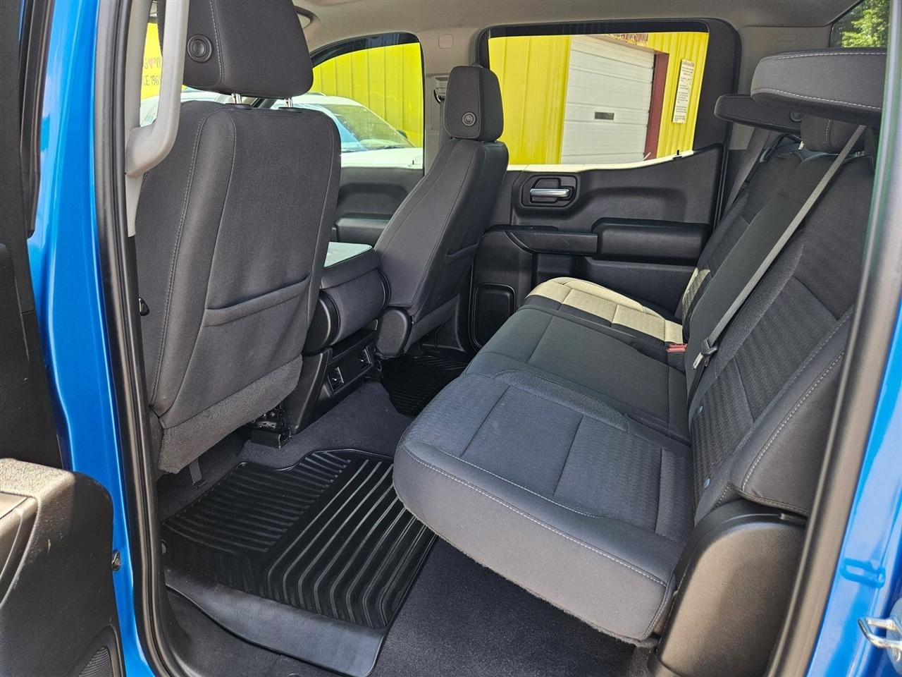 Chevrolet Silverado 1500 2WD Crew Cab 147" Custom 2023
