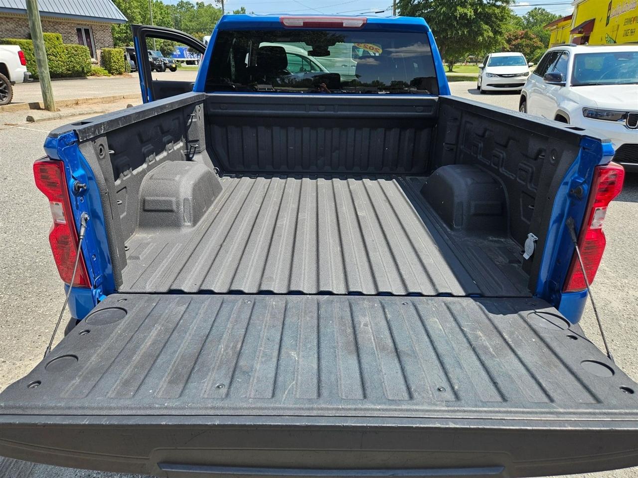 Chevrolet Silverado 1500 2WD Crew Cab 147" Custom 2023