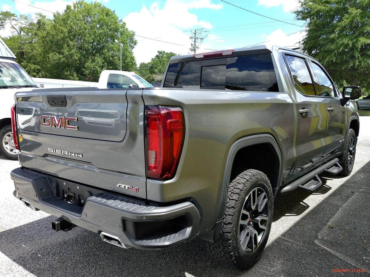 GMC Sierra 1500 4WD Crew Cab 147" AT4 2021