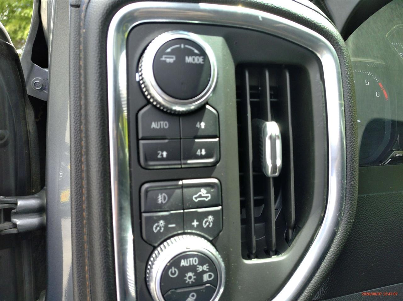 GMC Sierra 1500 4WD Crew Cab 147" AT4 2021