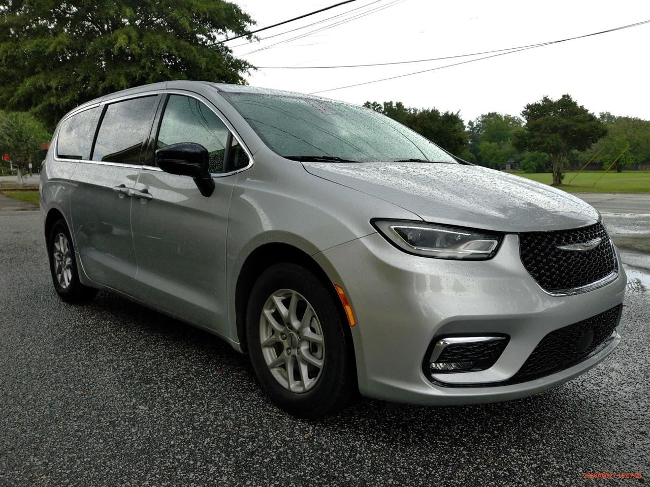 Chrysler Pacifica Touring L FWD 2024