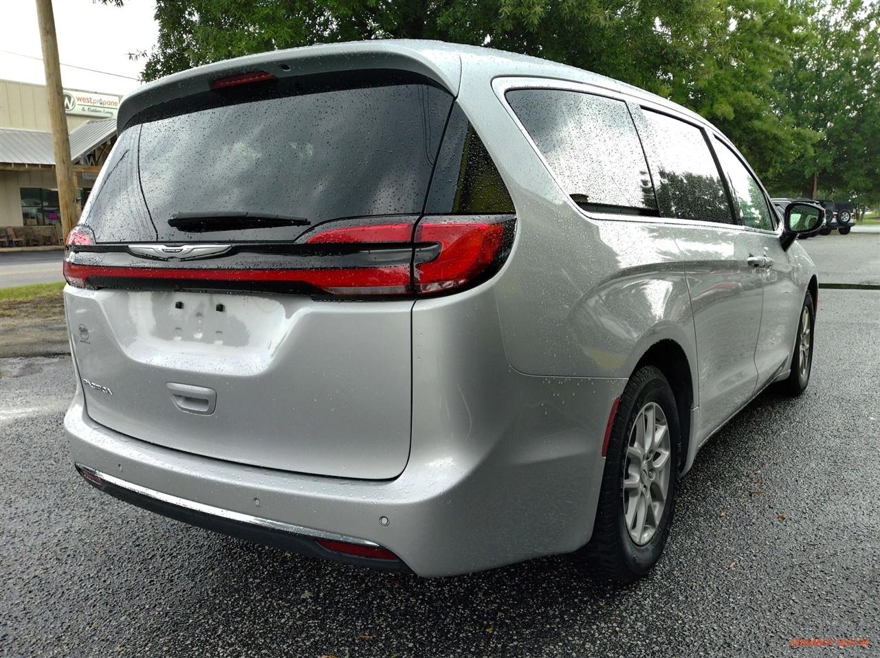 Chrysler Pacifica Touring L FWD 2024